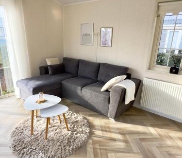 Groot Valkenisse Ski Chalet | Chalet Sirun Strandcamping Valkenisse, Biggekerke