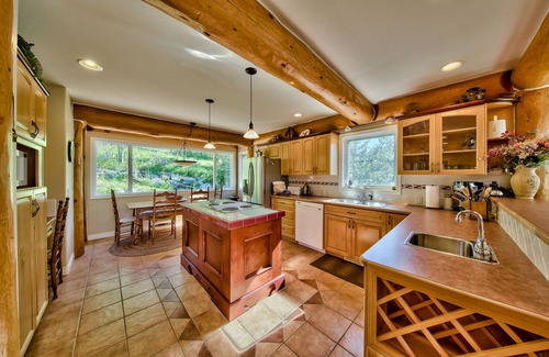Sunburst Estates Ski Chalet | Chalet! Ski in/out, hot tub, views, 3 bdrms+ loft, rock f/p, walk to village!