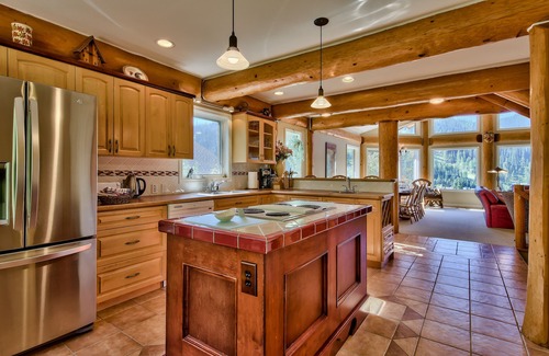 Sunburst Estates Ski Chalet | Chalet! Ski in/out, hot tub, views, 3 bdrms+ loft, rock f/p, walk to village!