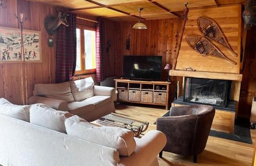 Savignac-les-Ormeaux Ski Chalet | Chalet spa bath fireplace ski-in out