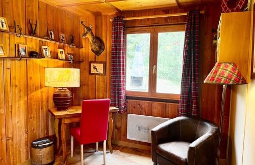 Savignac-les-Ormeaux Ski Chalet | Chalet spa bath fireplace ski-in out