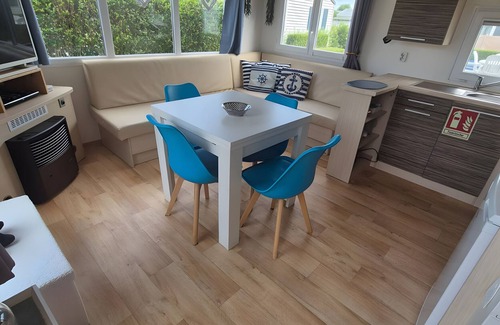 Bredene Ski Chalet | Chalet 'Strandliebe Bredene' with Private Terrace