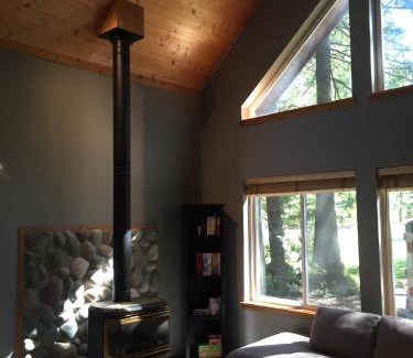 Enumclaw Ski Chalet | Chalet-style cabin near Mt. Rainier and Crystal