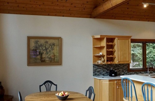 Shawnigan Lake Ski Chalet | Chalet Style Cottage near Shawnigan Lake