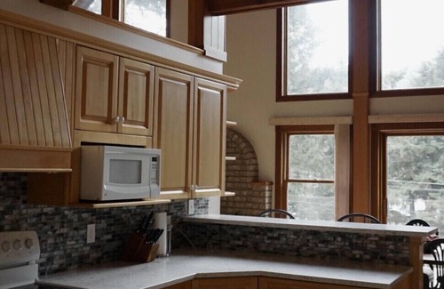 Shawnigan Lake Ski Chalet | Chalet Style Cottage near Shawnigan Lake