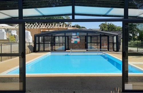 Arzal Ski Chalet | Chalet tranquille en Bretagne avec piscine chauffée, 2 chambres, proche mer et nature - FR-1-783-15