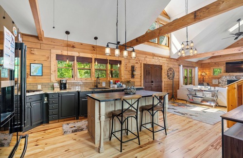Lake Lure Cabin | Chalet Vie at Lake Lure - Sleeps 7, fire pit, fireplace, dog friendly