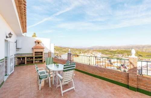 Benamocarra House | Chalet 'Villa Cañete' with Mountain View, Terrace, Jacuzzi & Wi-Fi
