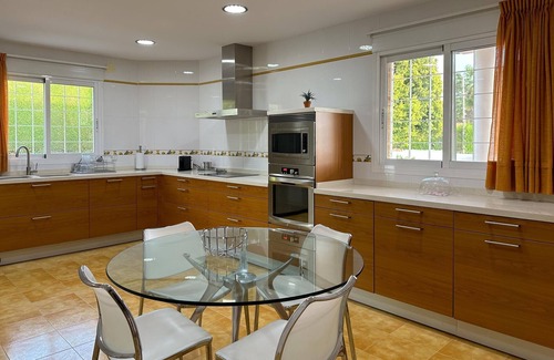 L'Eliana Villa | Chalet-Villa con piscina, jardin y Aire Acondicionado