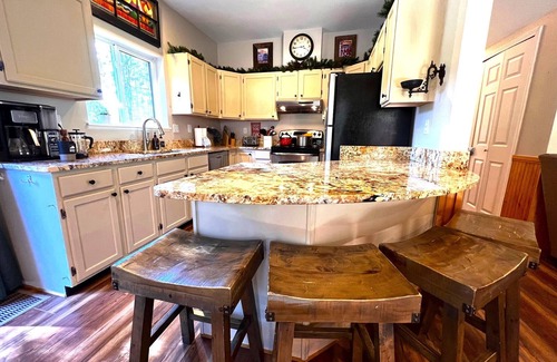 Blue Rock Springs Ski Chalet | Chalet w/Hot Tub, Dog Friendly, 3 Miles to Breck