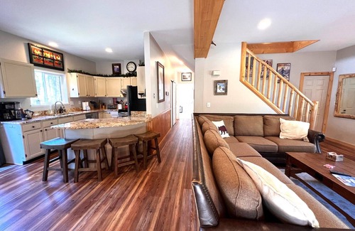 Blue Rock Springs Ski Chalet | Chalet w/Hot Tub, Dog Friendly, 3 Miles to Breck