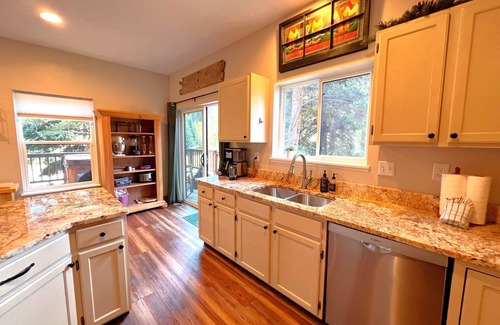 Blue Rock Springs Ski Chalet | Chalet w/Hot Tub, Dog Friendly, 3 Miles to Breck