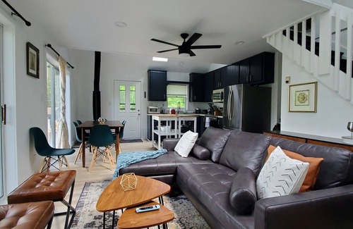 Gilboa Ski Chalet | Chalet w/HOT TUB & OUTDOOR TV ALL YEAR, Fire Pit, Pool, Prvt. trail & Playground