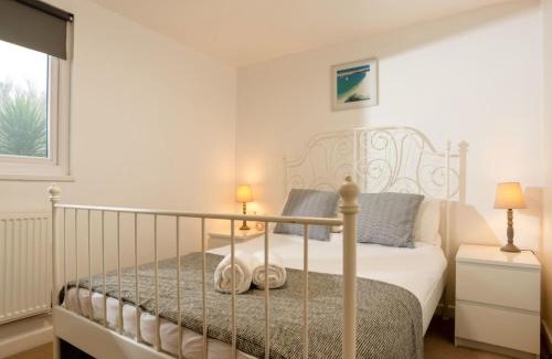 Helford Passage Ski Chalet | Chalet Wheal Prosper Hot Tub Lodge by Interhome