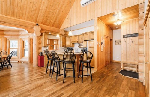 Fiddler Lake Resort Ski Chalet | Chalet White Rabbit at Fiddler Lake with private spa, sauna, and pool