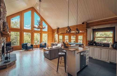 Mille-Isles Ski Chalet | Chalet White Wolf Spa at Fiddler Lake with Private Spa, Sauna, and Pool