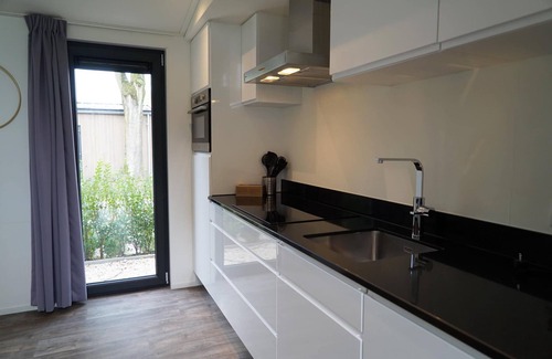 Kaatsheuvel House | Chalet with 2 bedrooms and a terrace