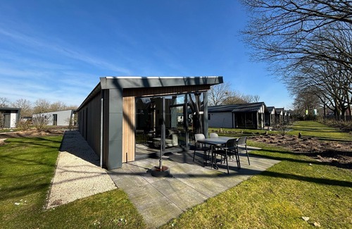 Kaatsheuvel House | Chalet with 2 bedrooms and a terrace