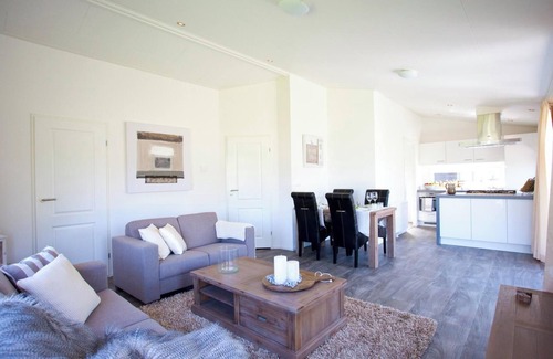 Velsen-Zuid House | Chalet with 2 bedrooms and a terrace