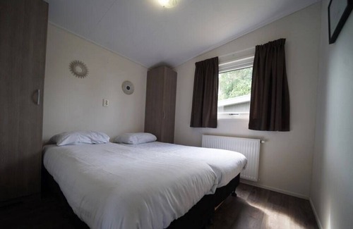 Dordtse Biesbosch Ski Chalet | Chalet with 2 bedrooms and a dishwasher