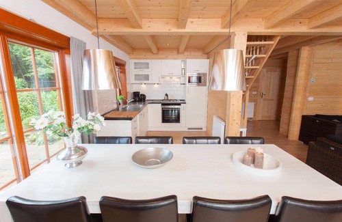 Langeberg House | Chalet with 6 bedrooms, 2 bathrooms and a sauna