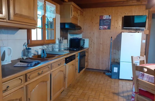 Prenovel Ski Chalet | Chalet with fireplace (wood supplied) sleeps 10 (discount for stays of 3 nights or more)