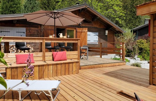Les Tines Ski Chalet | chalet with garden and parking lot in front of Mont-Blanc