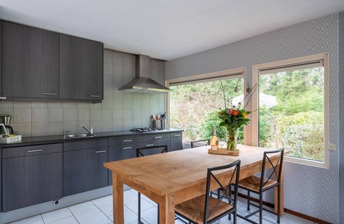 Arendonk House | Chalet with Garden and Pond