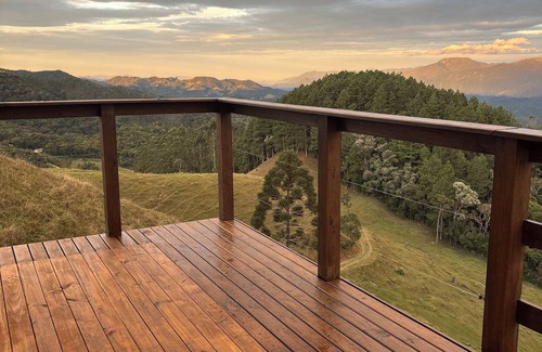 Rancho Queimado Cabin | Chalet with hot tub for couples in Rancho Queimado