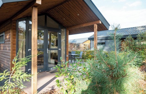 Otterlo House | Chalet with lounge-bedroom, sleeping loft and 1 bathroom