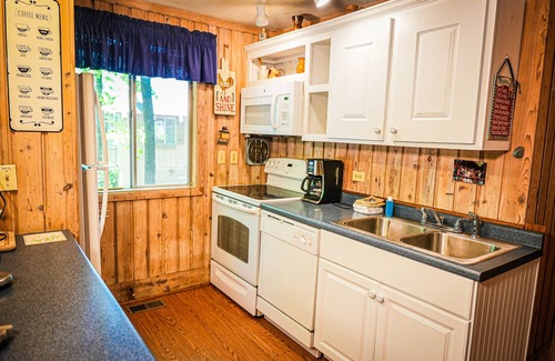 Pine Mountain Ski Chalet | Chalet with Screened in porch with just steps away from the playground