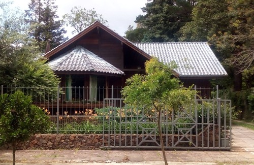 Vila Suica House | CHALET WITH SWIMMING POOL IN LAWN, CENTRAL AREA 3 BEDROOM, FIREPLACE, HEATING.