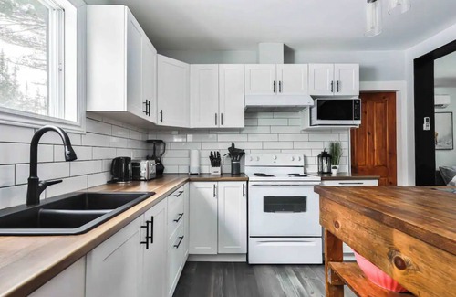 Chertsey Ski Chalet | Chalet with waterfront, Spa and magnificent view of a regional park