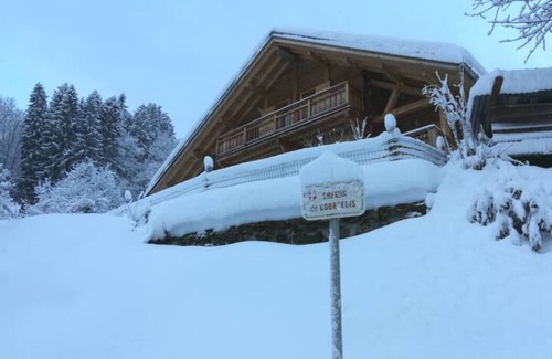Queige Ski Chalet | Chalet wood comfortable, independent, quiet, with beautiful views of Mont Blanc
