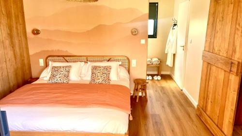 Chataigneraie Cantalienne Bed & Breakfast | Chalet Zénaé