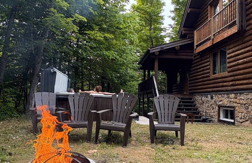 Labelle Ski Chalet | Chalet Zurri – Private Spa, Lake & Mountain Zen