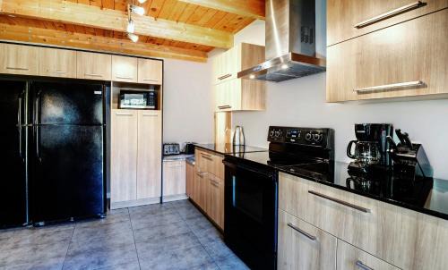 Stoneham Ski Chalet | Chalets Alpins - 11 Chemin des Skieurs