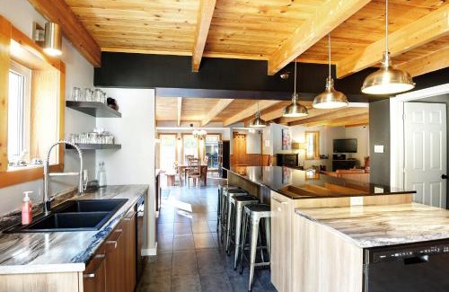 Stoneham Ski Chalet | Chalets Alpins - 11 Chemin des Skieurs