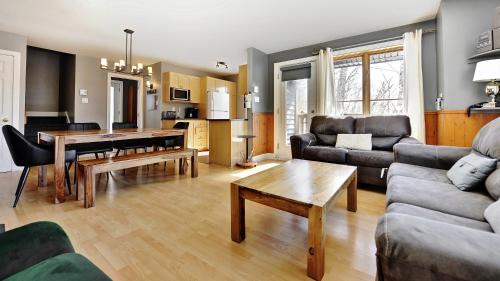 Stoneham Ski Chalet | Chalets Alpins - 15 Chemin Alpin