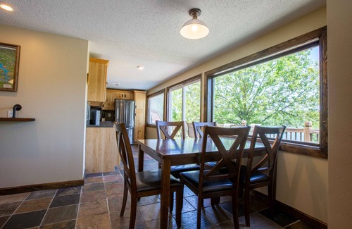 Lampe Cabin | Chalets Resort LAKEFRONT Cottage Free Amenities Dock/Boat Parking Pool & Waterslide