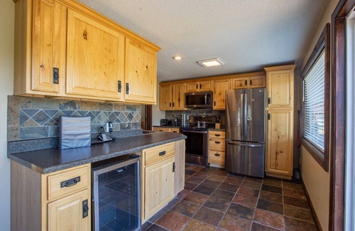 Lampe Cabin | Chalets Resort LAKEFRONT Cottage Free Amenities Dock/Boat Parking Pool & Waterslide