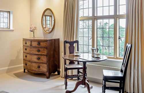 Thame Cottage | Chalford Manor - Swimming pool, tennis court, near pub