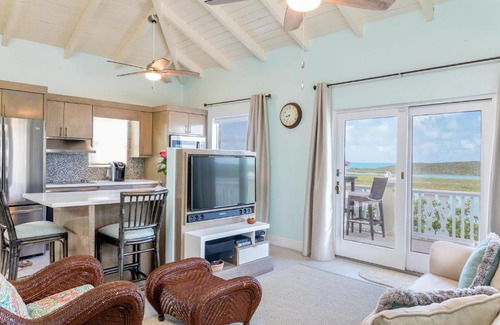 Ocean Point House | Chalk Sound Cottage with Pool Kayak