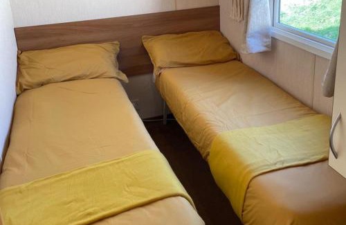 Challaborough Ski Chalet | Challaborough Bay Caravan Sleeps 8 - Pet Friendly
