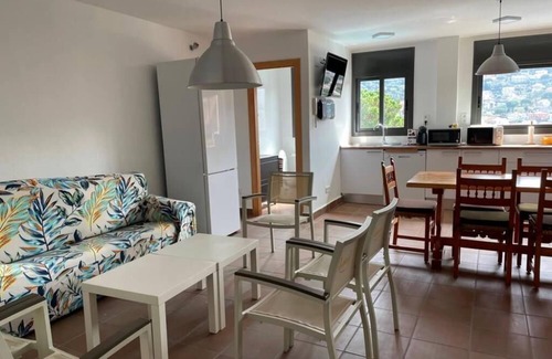Sant Fost de Campsentelles Villa | Chambre à 30 Minutes de Barcelone Avec Salle de Bain et Piscine Partagées