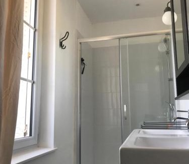 Livarot-Pays-d'Auge Bed & Breakfast | Chambre du Haras Cour Lozey