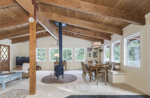 Chamberlands House | Chamberlands Elevated * Updated * Clean & Fresh * Private Pool, Beach & Tennis