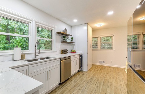 Chamblee House | Chamblee Home w/Fireplace Near Hospitals