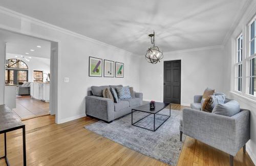 Chamblee House | Chamblee Retreat 3br Home W Spacious Porch