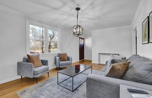 Chamblee House | Chamblee Retreat 3br Home W Spacious Porch